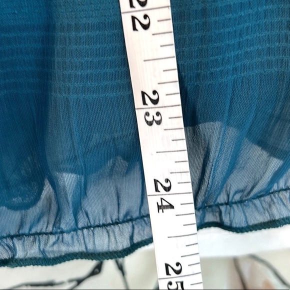 ⭐️NWT, Francesca’s Collection, Criss Cross, Eye-Catching Teal Textured Blouse, M - Picture 10 of 14